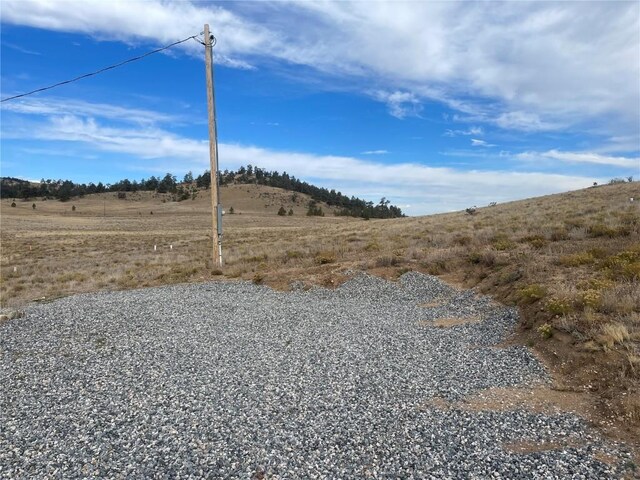 view of yard featuring a rural view