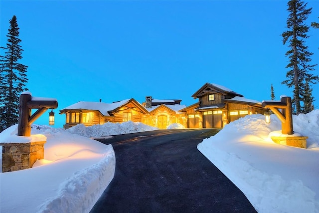 view of front of home featuring aphalt driveway