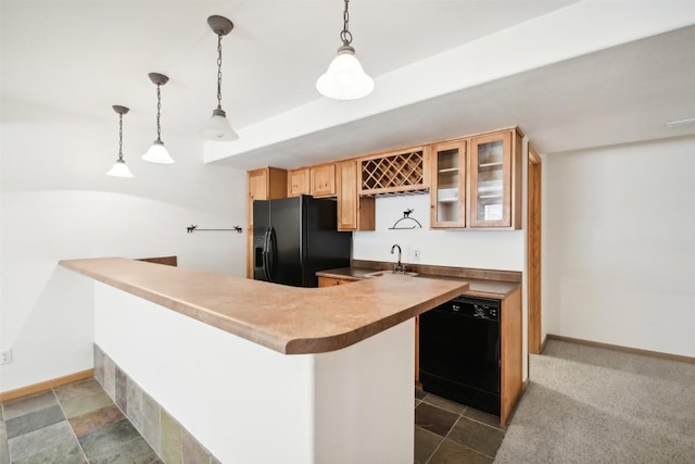 kitchen with kitchen peninsula, hanging light fixtures, and black appliances