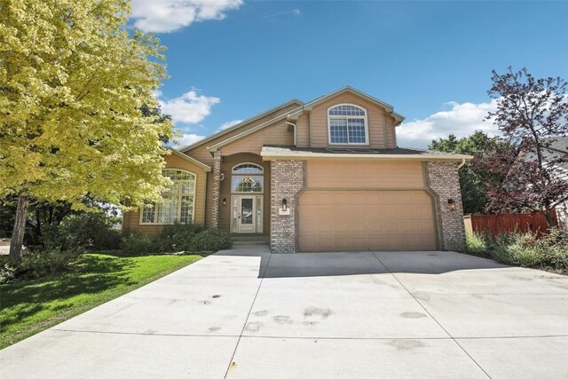 view of front of house featuring a front lawn and a garage