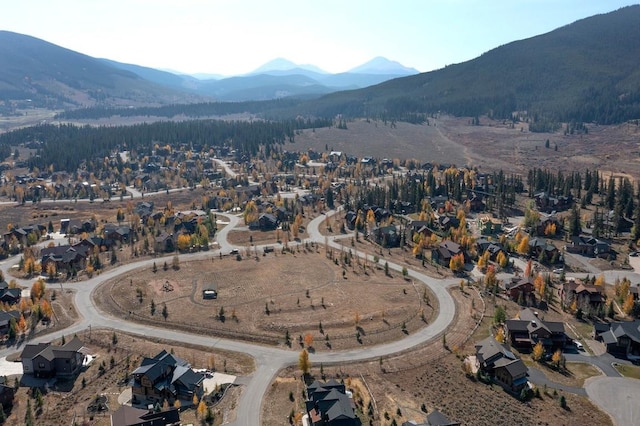 bird's eye view with a mountain view