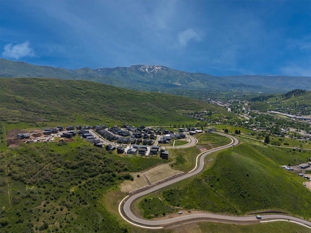 bird's eye view with a mountain view