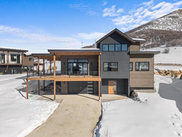 view of front facade with a garage and a mountain view