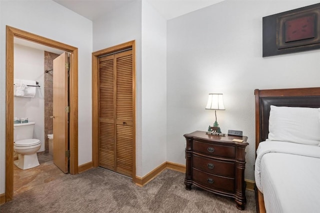 bedroom with ensuite bath, carpet floors, and a closet