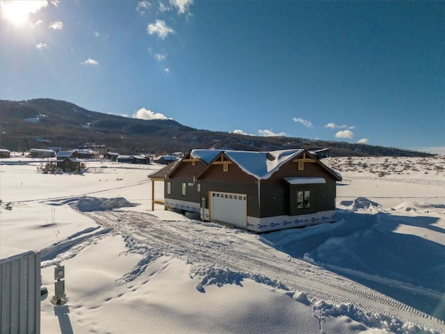 view of front facade featuring a mountain view