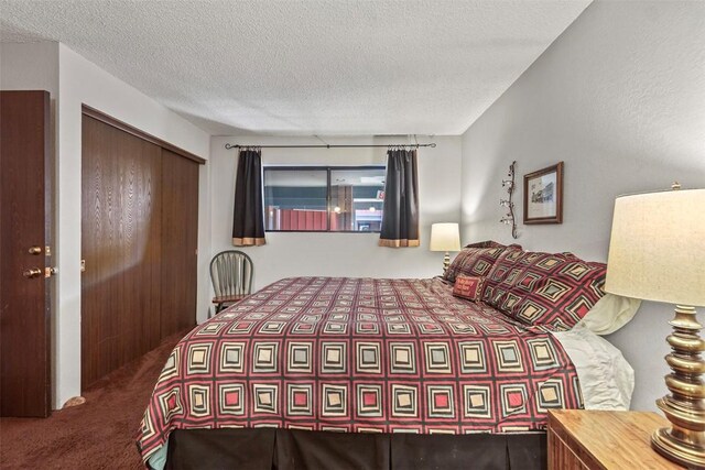 bedroom featuring a closet, carpet, and a textured ceiling