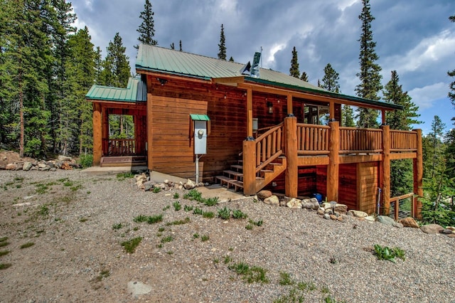 view of front of property featuring a wooden deck