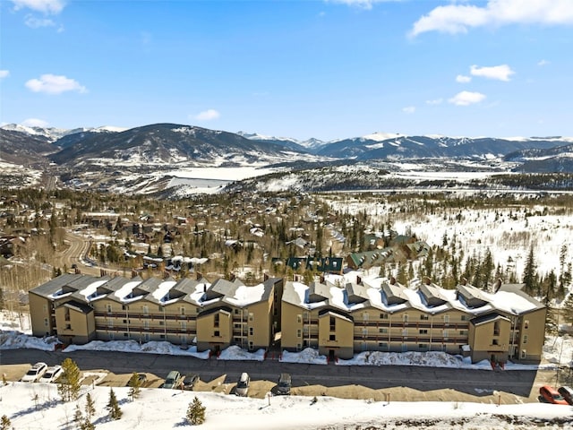 view of mountain feature featuring a residential view