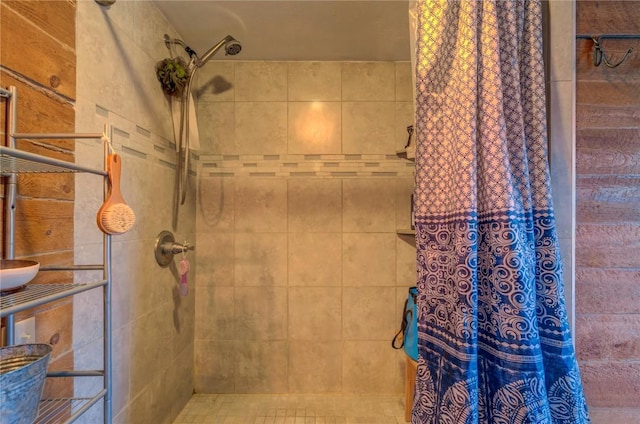 full bathroom featuring a tile shower