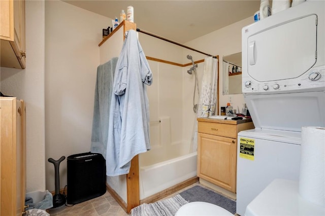 bathroom with vanity, stacked washer and clothes dryer, and shower / bath combo