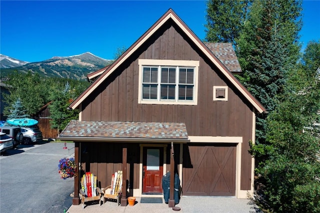 view of front of home featuring a mountain view and a garage