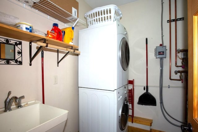 laundry room with sink and stacked washer / dryer