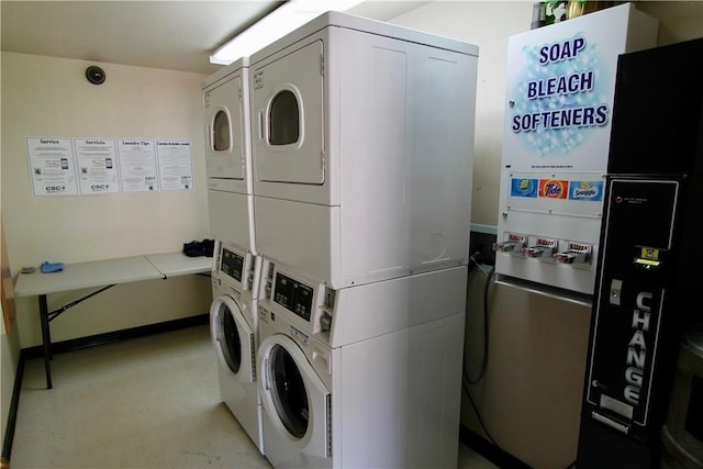 community laundry room with washer and clothes dryer and stacked washer and clothes dryer