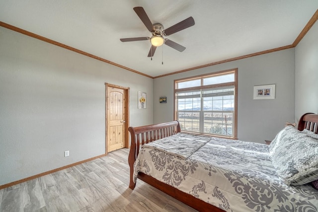 bedroom with ornamental molding, light wood-style flooring, baseboards, and a ceiling fan