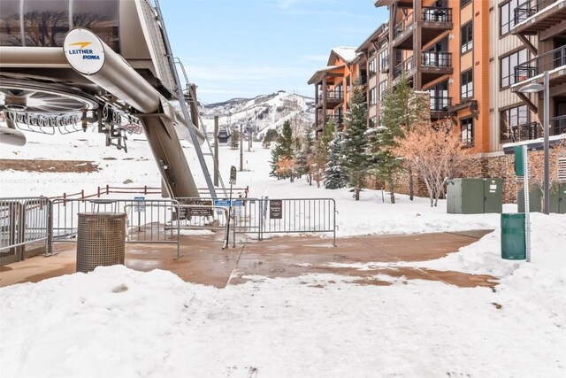 surrounding community featuring a mountain view and fence