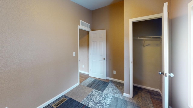 unfurnished bedroom featuring a closet