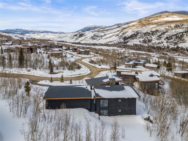 snowy aerial view featuring a mountain view