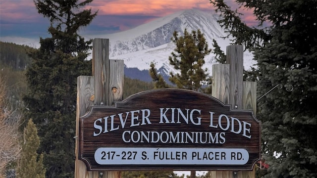 community sign featuring a mountain view