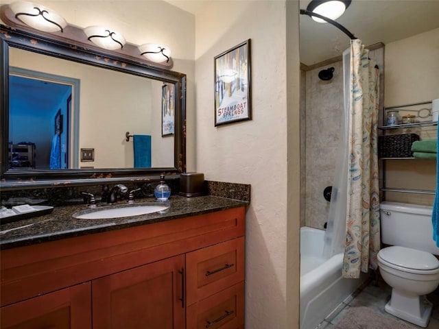 full bathroom with shower / tub combo with curtain, vanity, and toilet