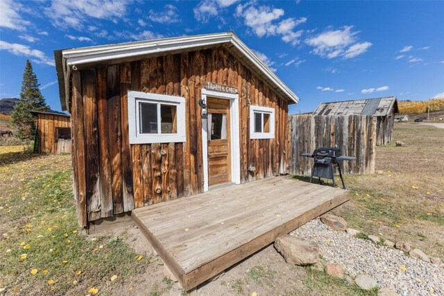 view of outbuilding