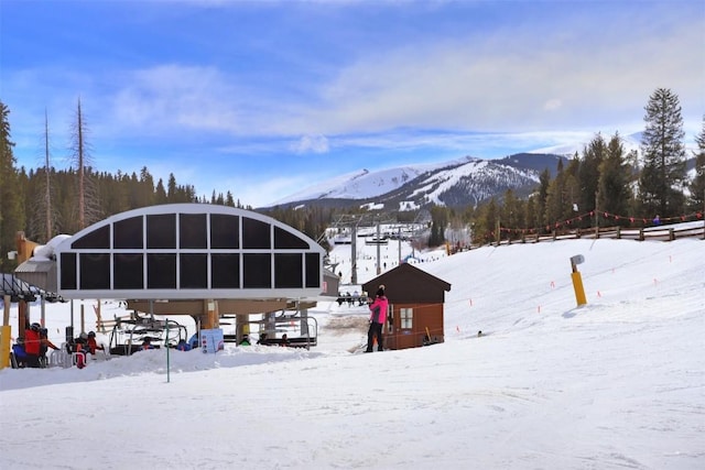 view of property's community featuring a mountain view