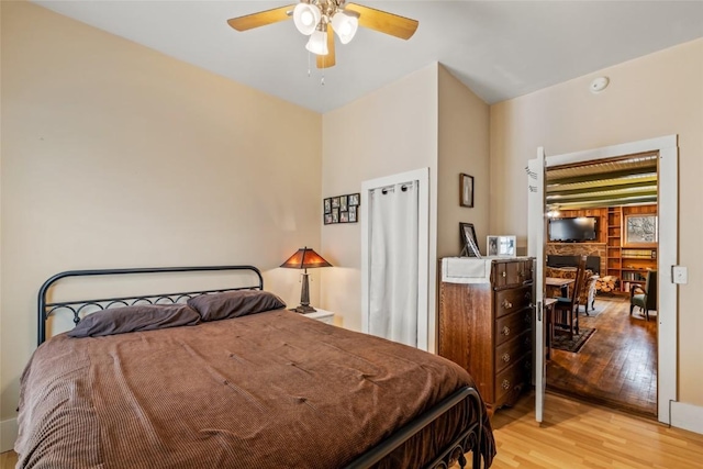 bedroom with light wood-style flooring and ceiling fan