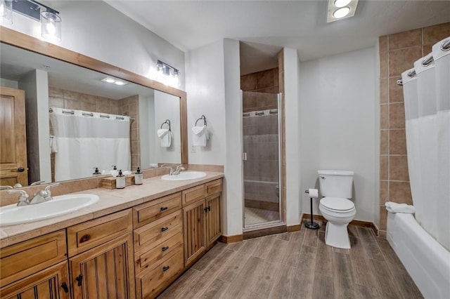 full bathroom featuring shower / tub combo with curtain, vanity, and toilet