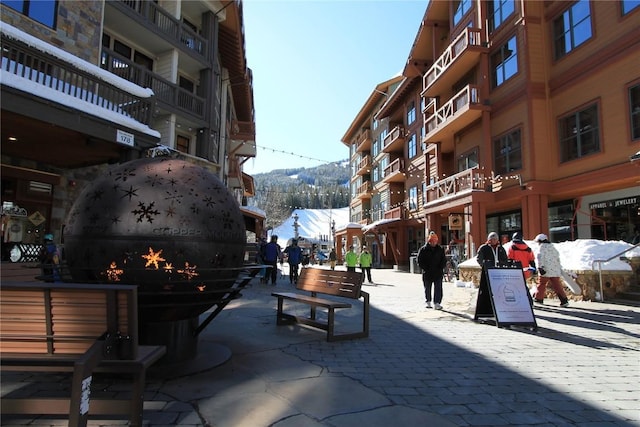 surrounding community featuring a mountain view