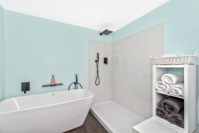 bathroom featuring a washtub