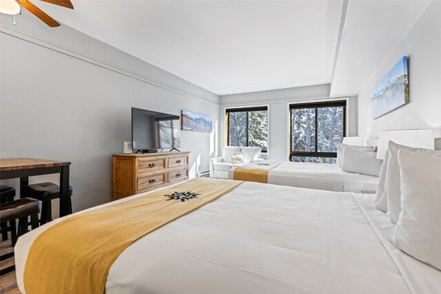 bedroom featuring ceiling fan