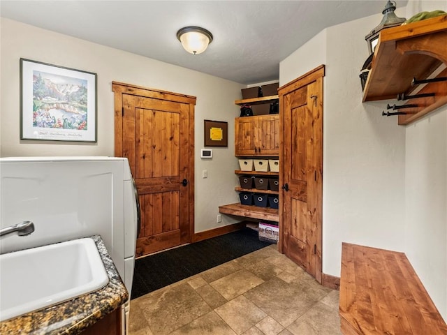 bathroom featuring sink