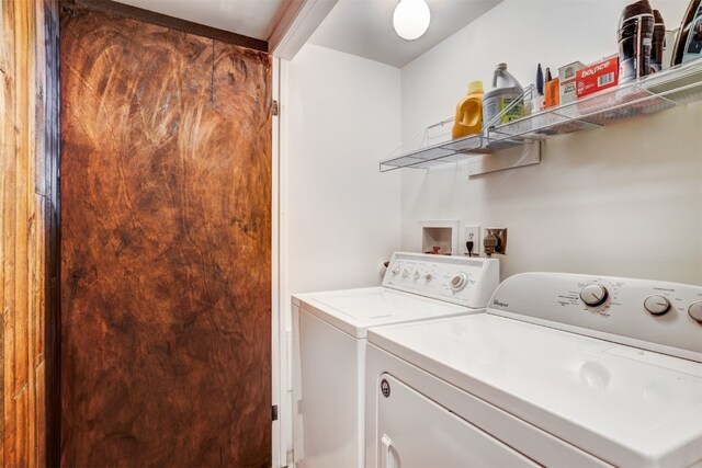 laundry room with washing machine and clothes dryer