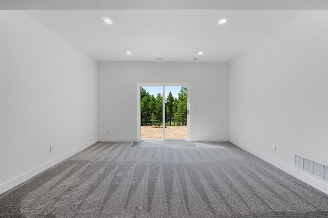 spare room featuring carpet floors