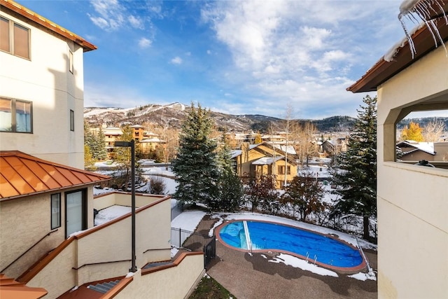 view of swimming pool featuring a mountain view