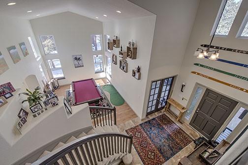 entryway featuring a high ceiling and an inviting chandelier