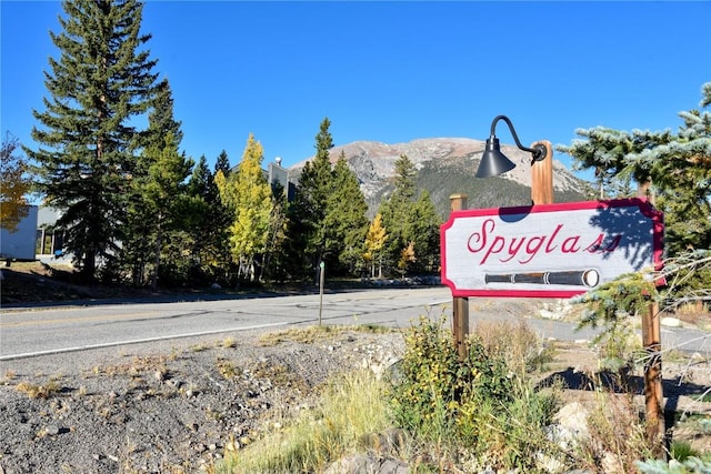 community / neighborhood sign with a mountain view