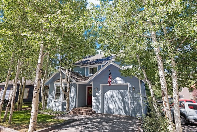 view of front property featuring a garage