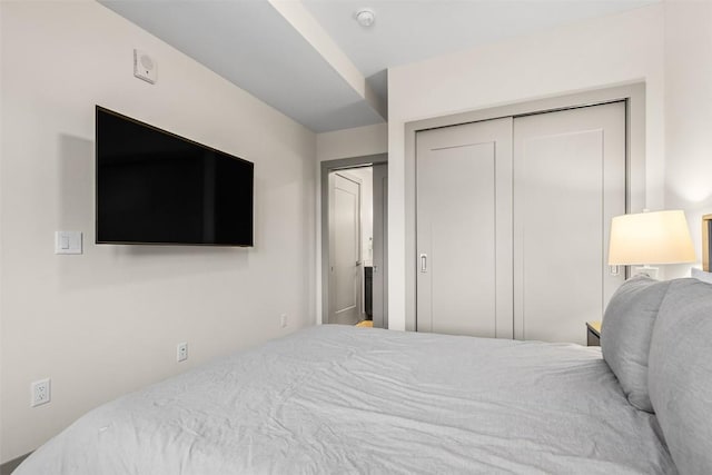 bedroom featuring a closet