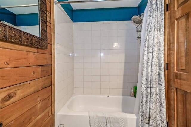 bathroom with shower / bathtub combination with curtain