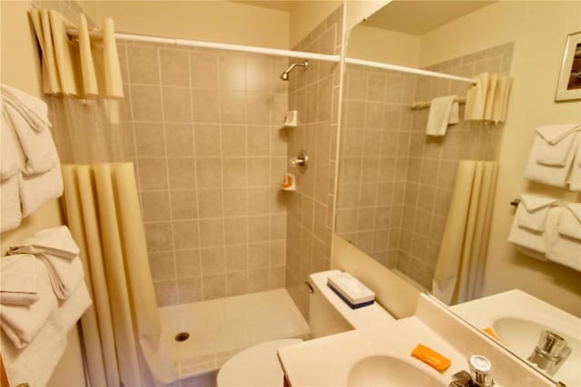 bathroom with vanity, toilet, and curtained shower