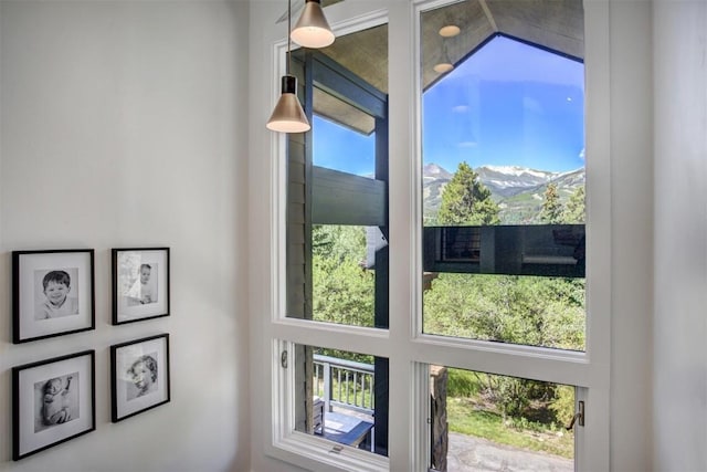 room details featuring a mountain view