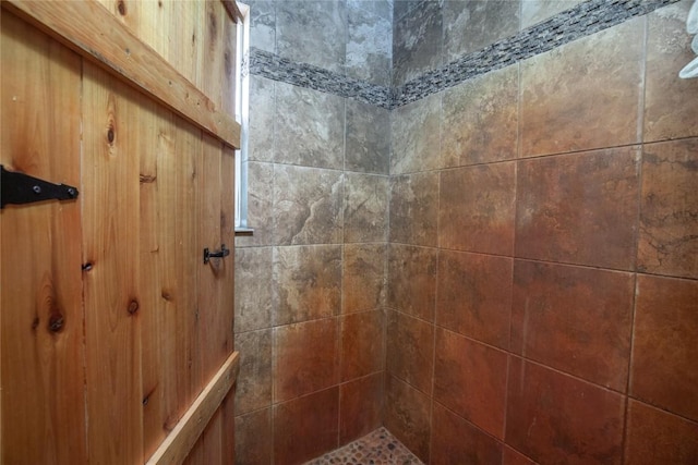 details featuring a tile shower