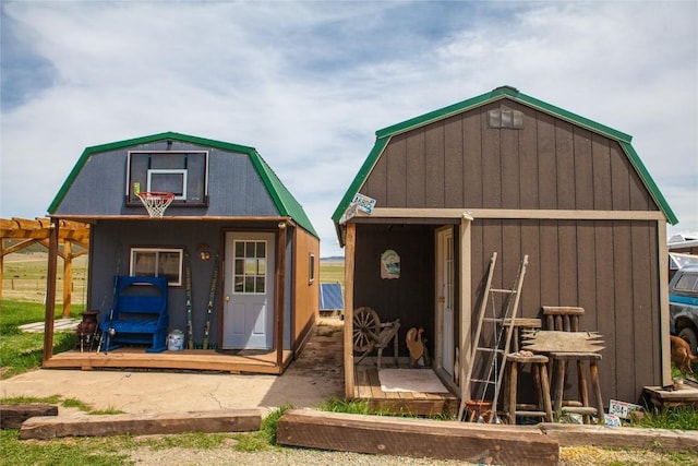 view of outbuilding