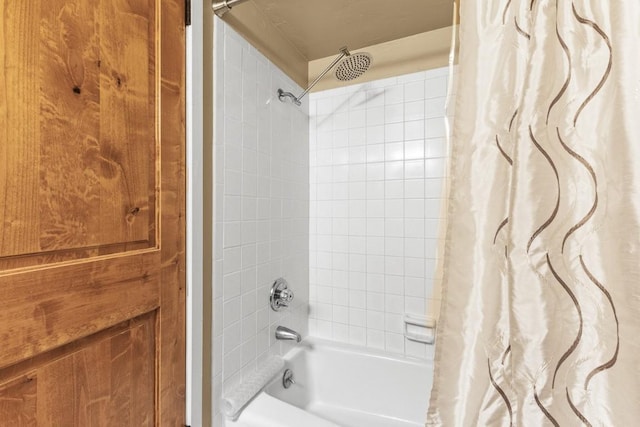 bathroom featuring shower / bath combo