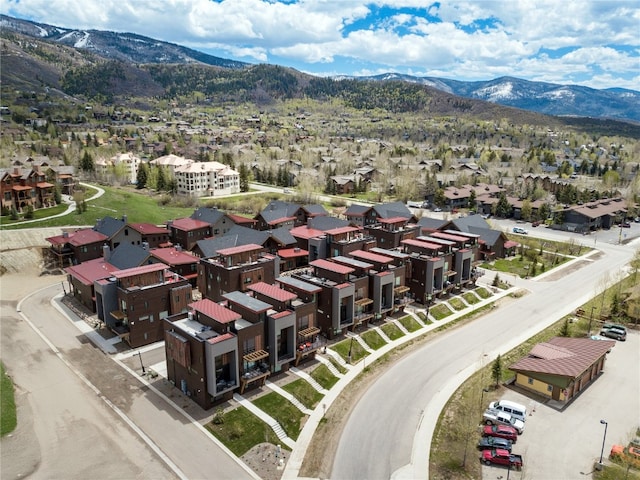 bird's eye view with a mountain view