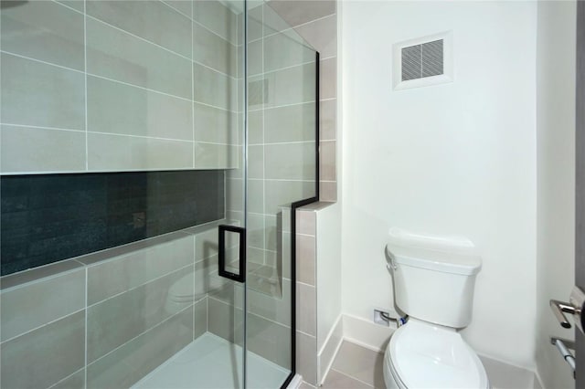 bathroom with toilet and a shower with shower door