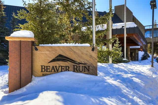 view of community / neighborhood sign