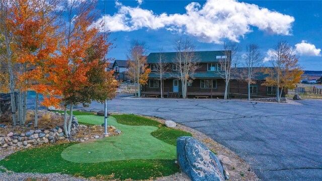 view of front of property