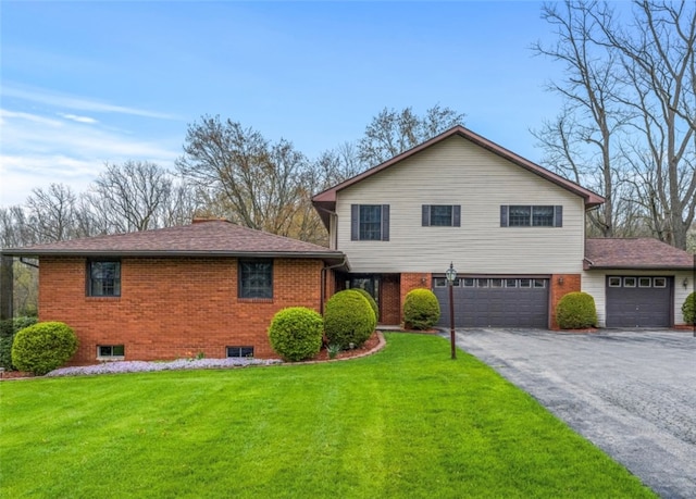 view of front facade featuring a front lawn and a garage