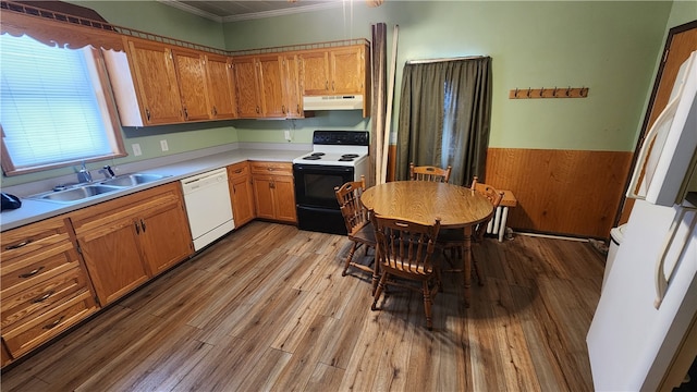 kitchen with sink, white appliances, light wood-type flooring, and ornamental molding